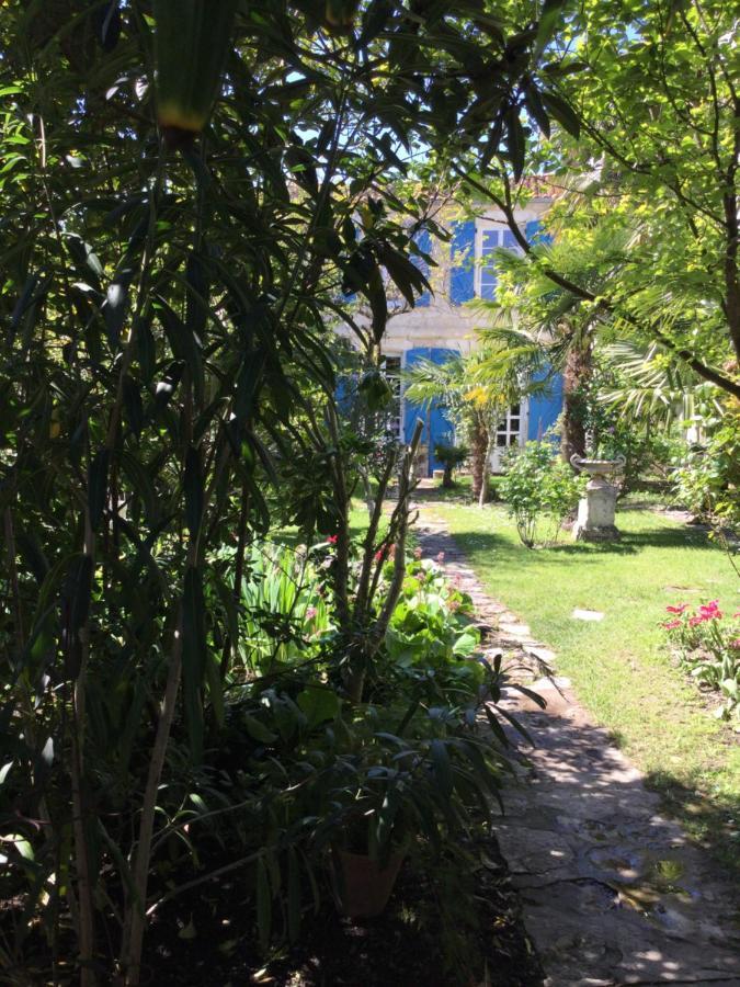 L'Orangerie Du General Bed & Breakfast Saint-Jean-dʼAngély Екстериор снимка