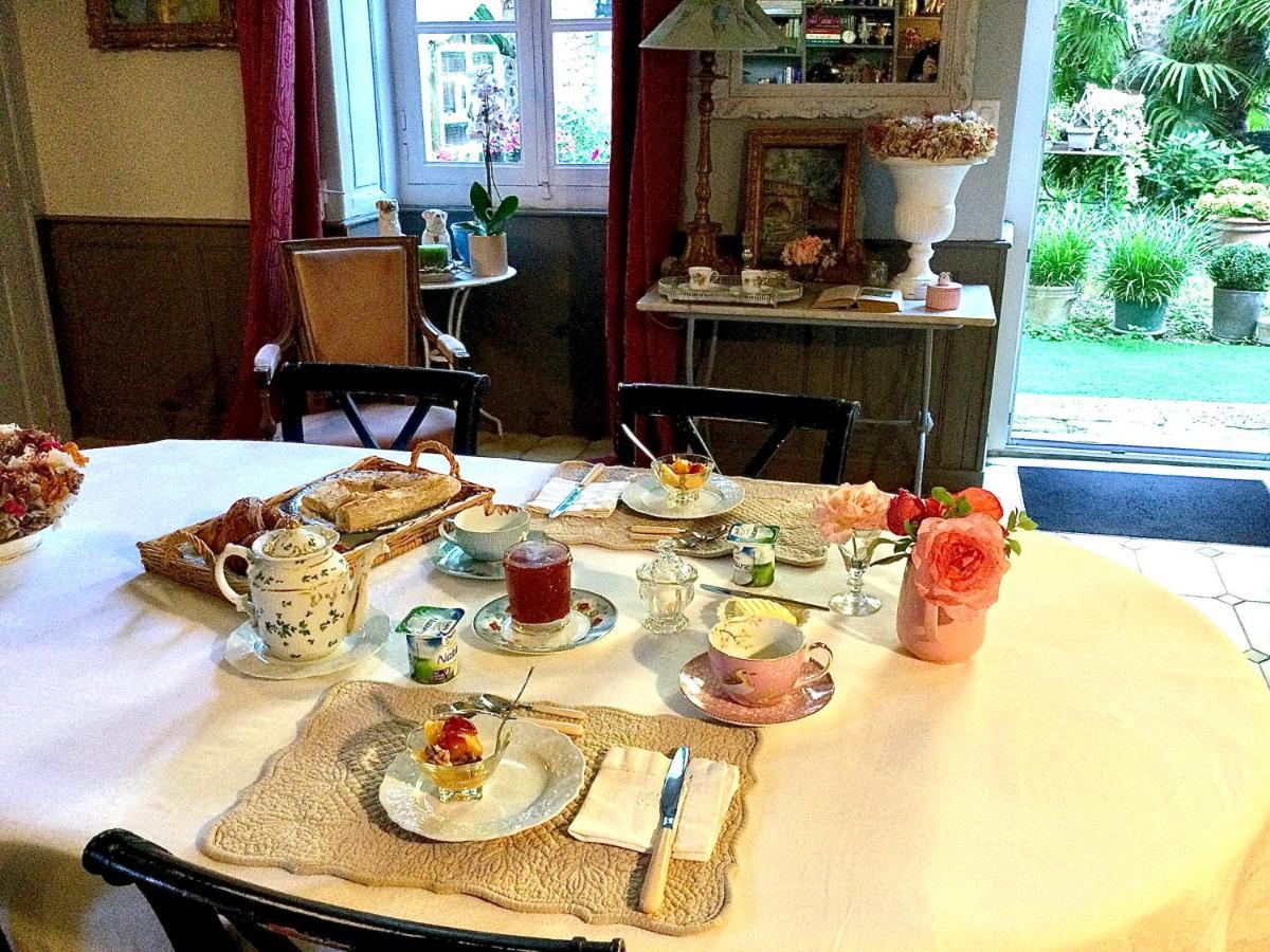 L'Orangerie Du General Bed & Breakfast Saint-Jean-dʼAngély Екстериор снимка